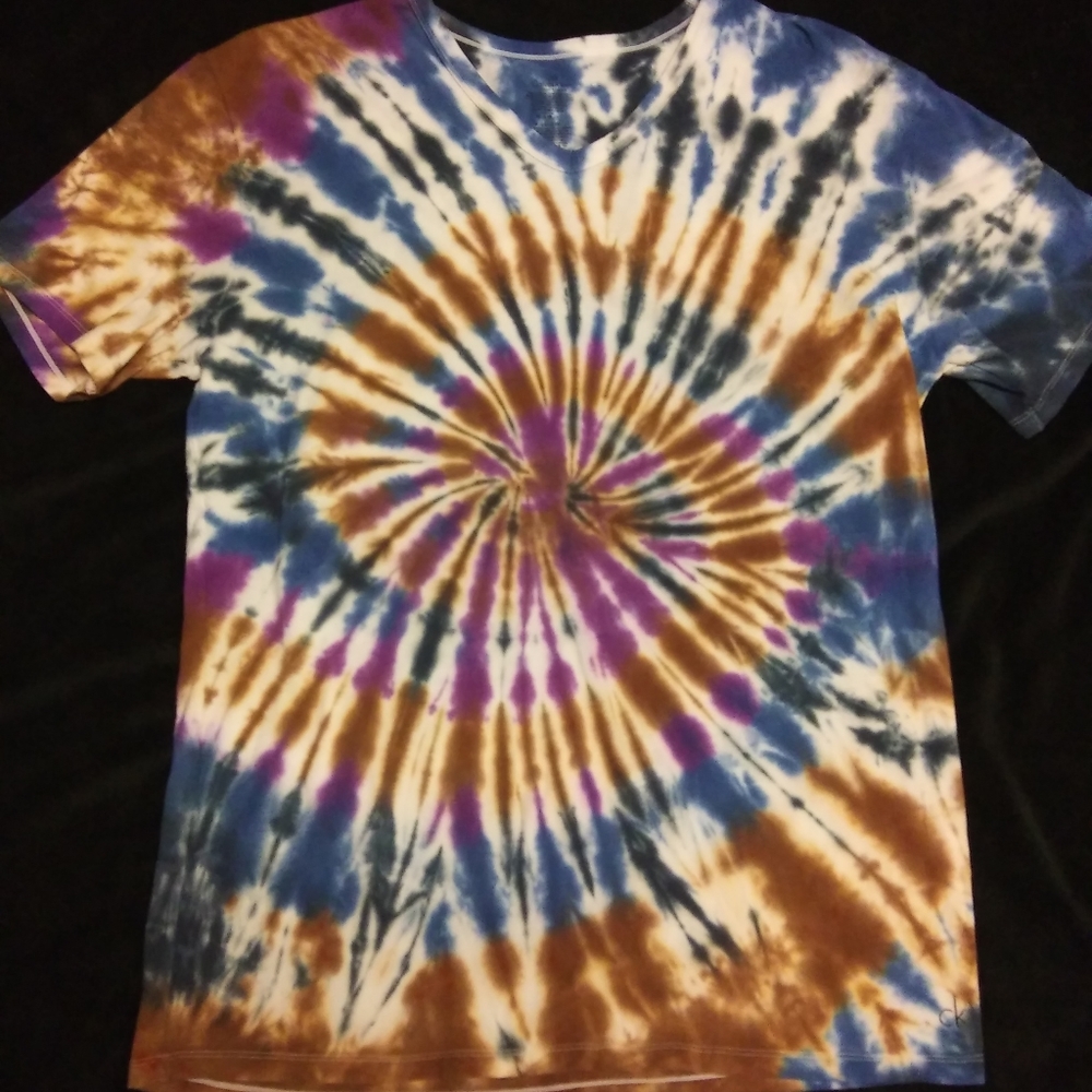 Handmade mens large CK v neck tie dye shirt